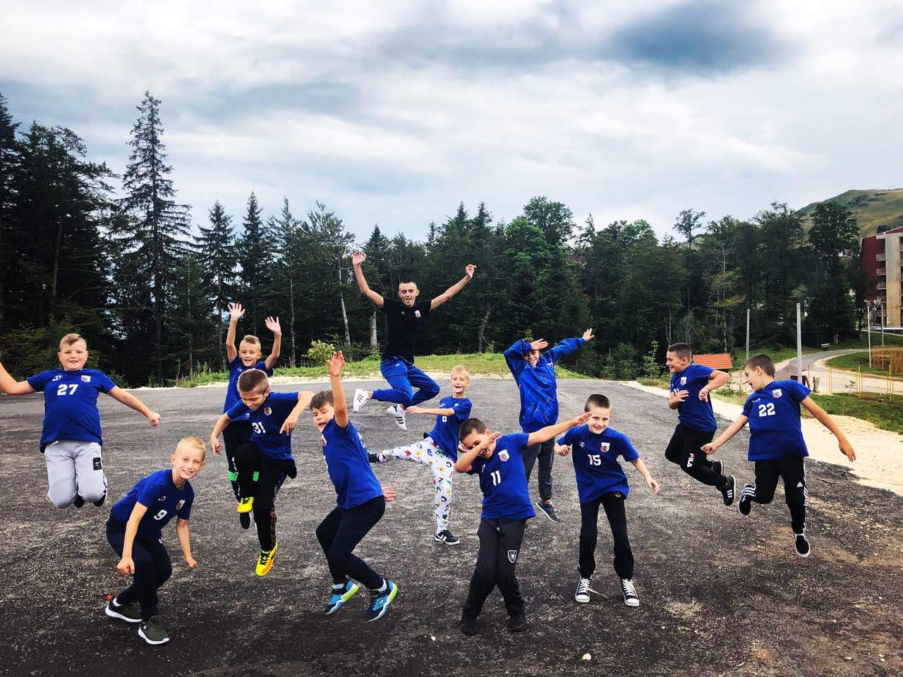 IMG-c17db47cc8ef59770f78b939500612cc-V